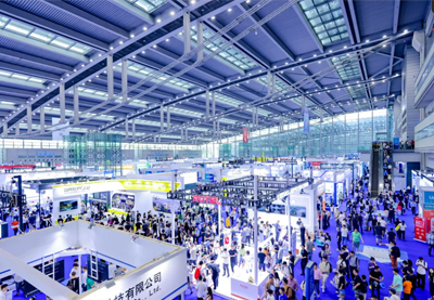 低空经济新纪元：2025世界无人机大会揭幕，双牌照运营商领航万亿蓝海 